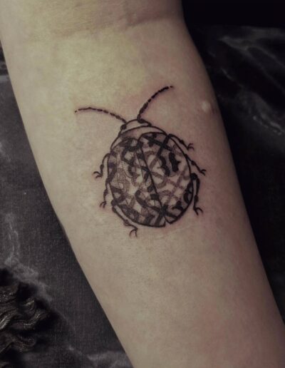 douve tatoueuse angoulême chrysalide tattoo tatouage medieval